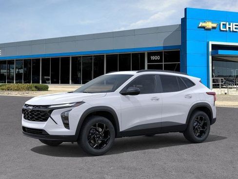 New 2026 Chevrolet Trax LT w/ Sunroof Package FWD image 2