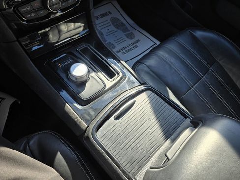 Used 2019 Chrysler 300 S image 19