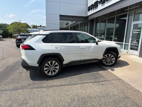 Used 2021 Toyota RAV4 XLE Premium AWD/4WD image 15