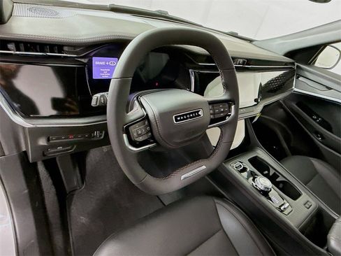 Used 2025 Jeep Wagoneer S Limited image 12
