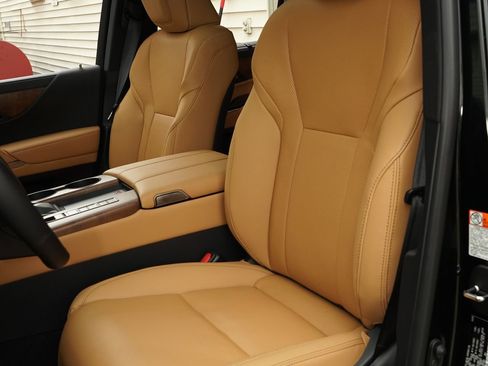 Used 2026 Lexus LX 600 4WD w/ Luxury Package image 8