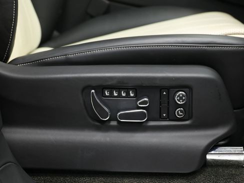 Used 2019 Bentley Bentayga image 87