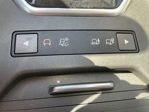 Used 2018 Land Rover Range Rover Evoque SE image 18