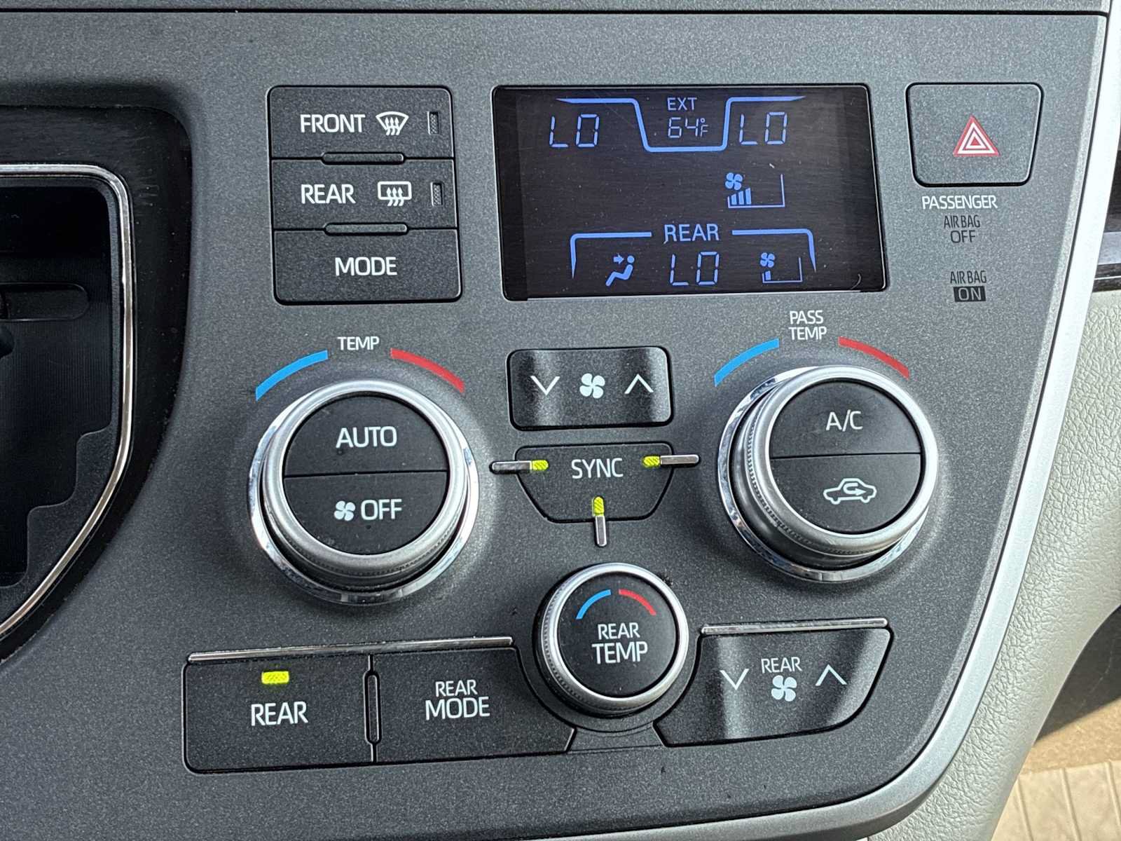Used 2020 Toyota Sienna XLE w/ XLE Navigation Package AWD/4WD image 17