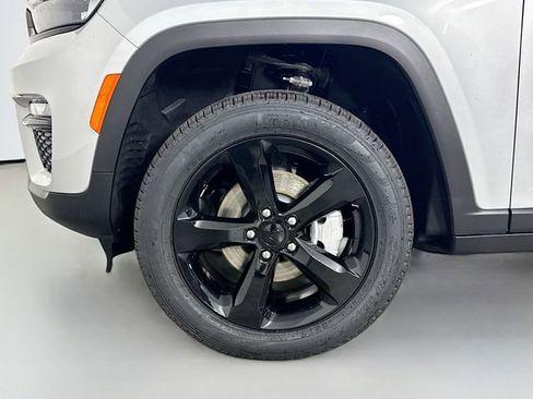 New 2025 Jeep Grand Cherokee Limited w/ Black Appearance Package AWD/4WD image 34