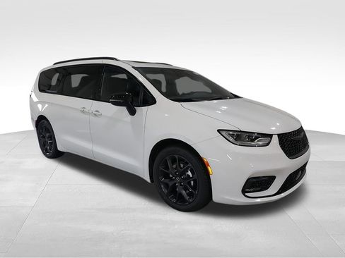 New 2026 Chrysler Pacifica Limited w/ S Appearance Package FWD image 2