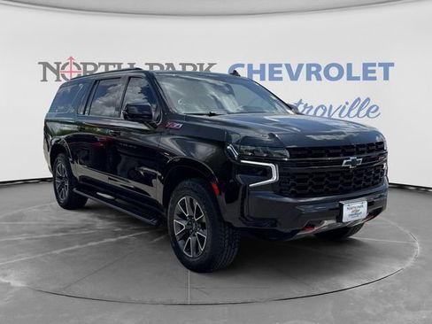 Certified 2023 Chevrolet Suburban Z71 w/ Luxury Package AWD/4WD image 3