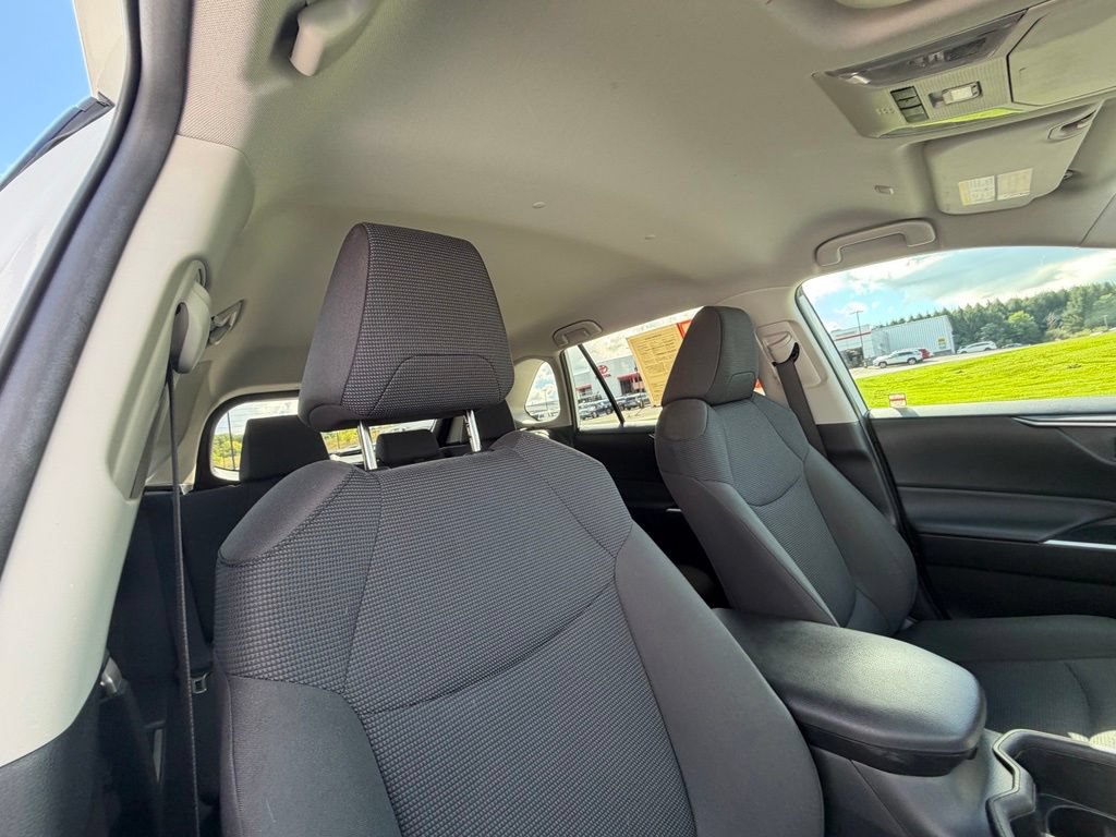 Used 2024 Toyota RAV4 LE AWD/4WD image 35