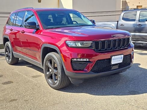 Used 2023 Jeep Grand Cherokee Limited w/ Black Appearance Package AWD/4WD image 2