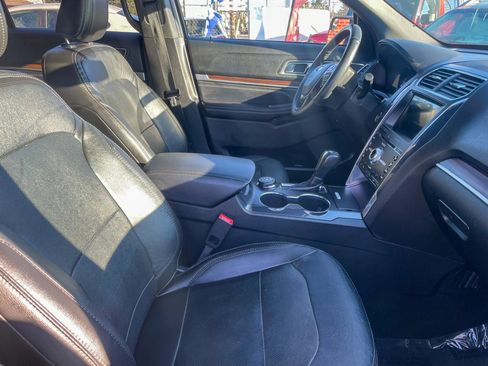Used 2018 Ford Explorer Limited image 27