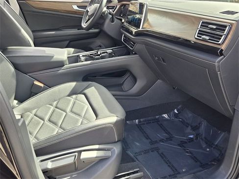 Used 2024 Volkswagen Atlas SE image 16