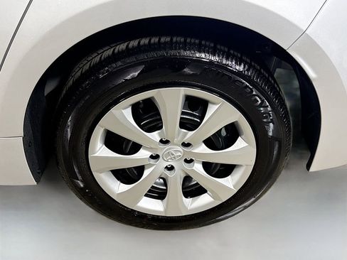 Used 2025 Toyota Corolla LE w/ Convenience Package FWD image 28