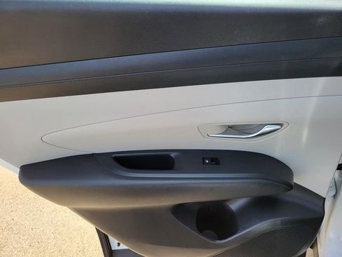 Certified 2025 Hyundai Tucson SE image 10