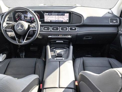 Certified 2025 Mercedes-Benz GLS 450 4MATIC image 21