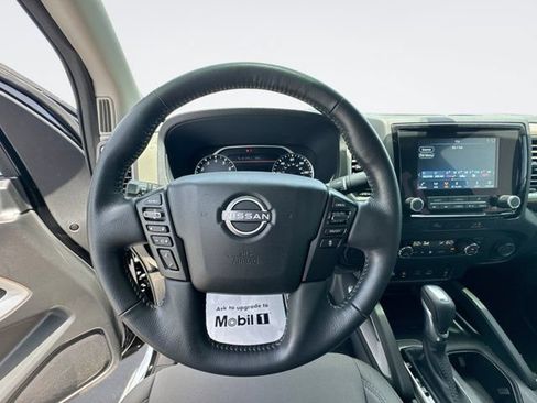 Used 2024 Nissan Frontier SV w/ SV Convenience Package RWD image 17