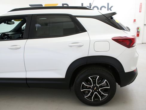 Used 2023 Chevrolet TrailBlazer ACTIV w/ Sun and Liftgate Package image 6