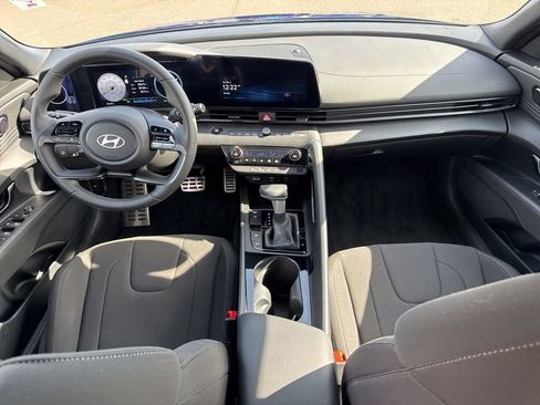 Used 2025 Hyundai Elantra SEL w/ Cargo Package image 23