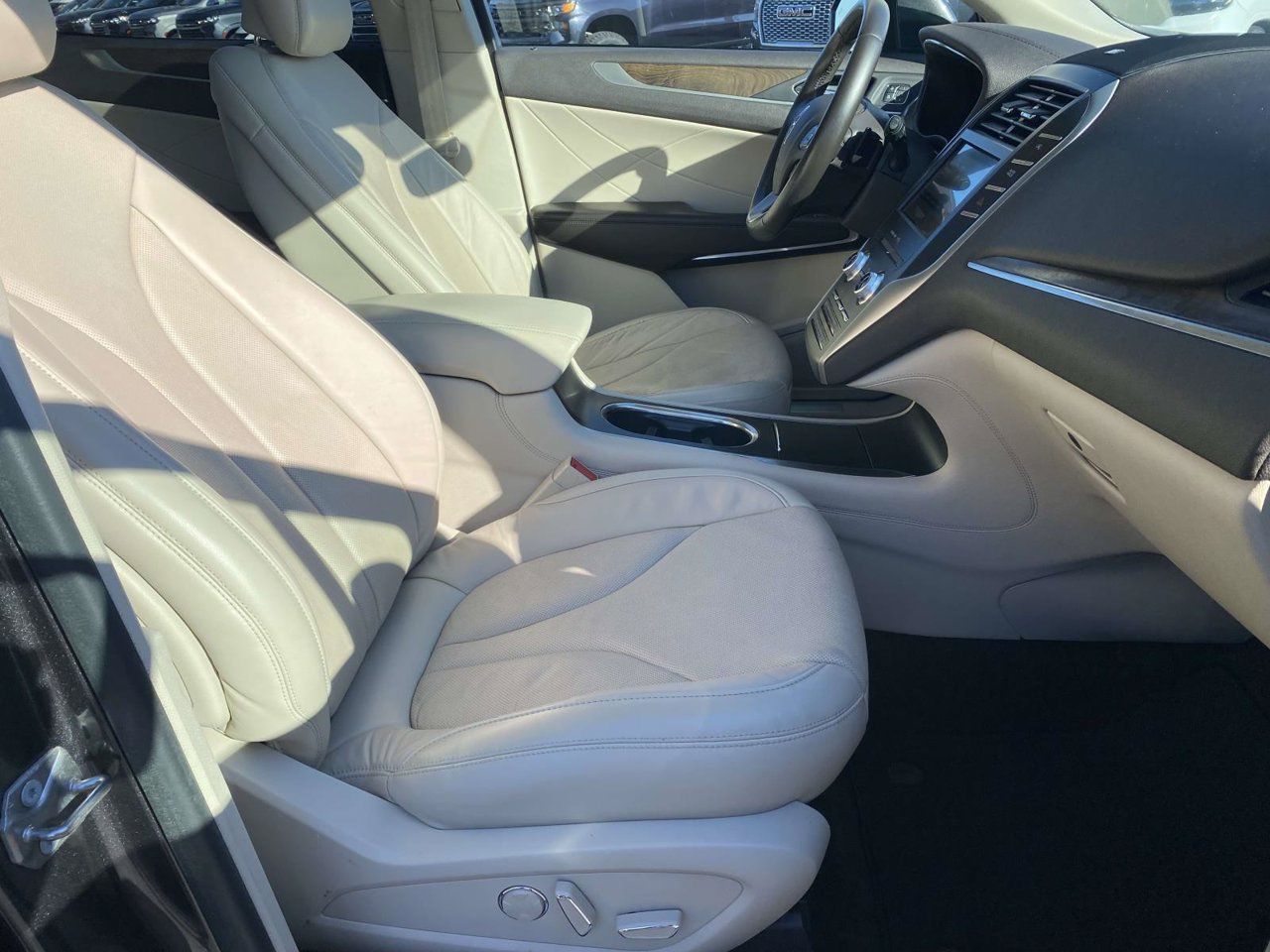 Used 2019 Lincoln MKC Reserve FWD image 12