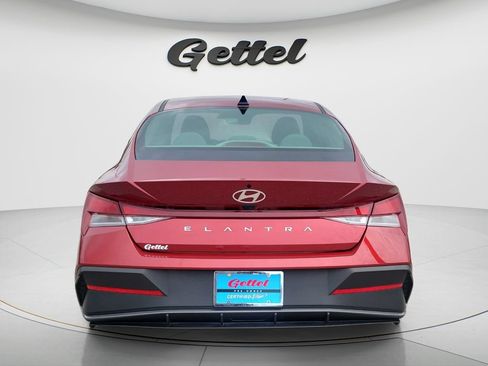 Used 2024 Hyundai Elantra SE FWD image 6