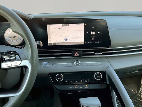 Used 2024 Hyundai Elantra SEL FWD image 9