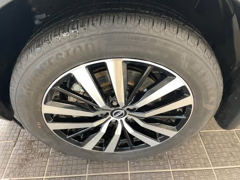 Used 2025 Nissan Pathfinder Platinum AWD/4WD image 5