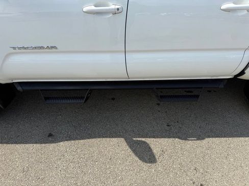Used 2023 Toyota Tacoma TRD Off-Road AWD/4WD image 11