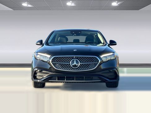 Used 2024 Mercedes-Benz E 350 4MATIC Sedan image 5