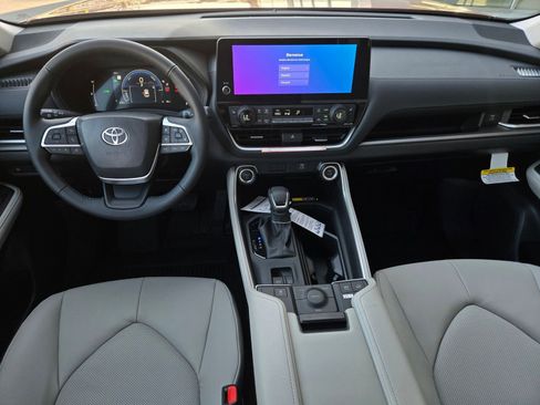New 2026 Toyota Grand Highlander XLE image 10