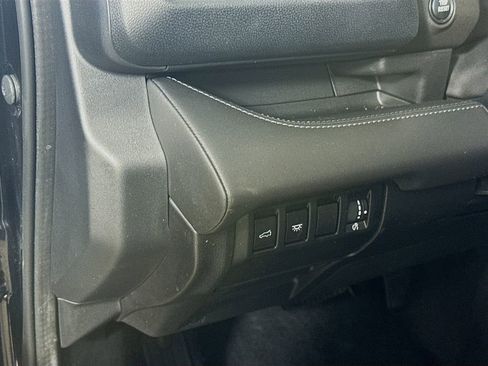 Used 2024 Subaru Ascent Limited w/ Technology Package image 10