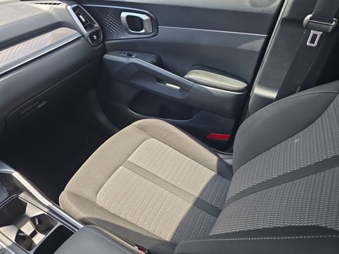 Certified 2023 Kia Sorento LX FWD image 14