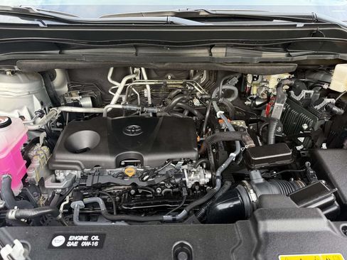 Used 2024 Toyota Sienna XLE FWD image 31