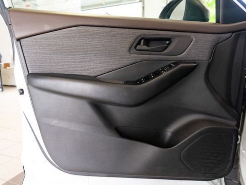Used 2023 Nissan Rogue S AWD/4WD image 21