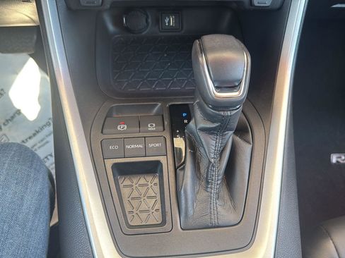 Used 2023 Toyota RAV4 XLE Premium image 28