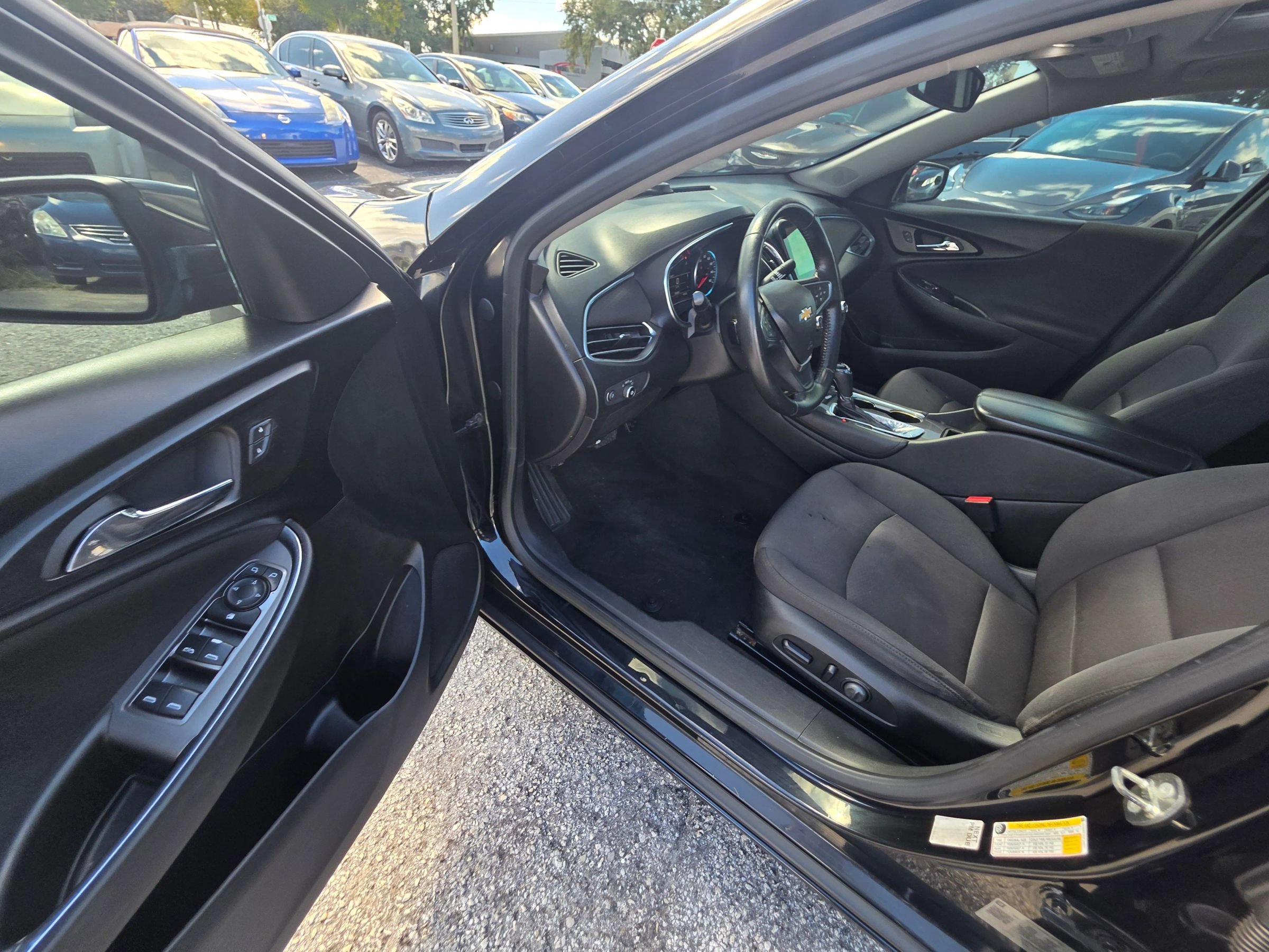 Used 2018 Chevrolet Malibu LT FWD image 12