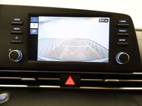 Used 2025 Hyundai Elantra Hybrid FWD image 11