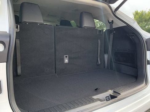 Used 2025 Toyota Highlander XLE FWD image 38