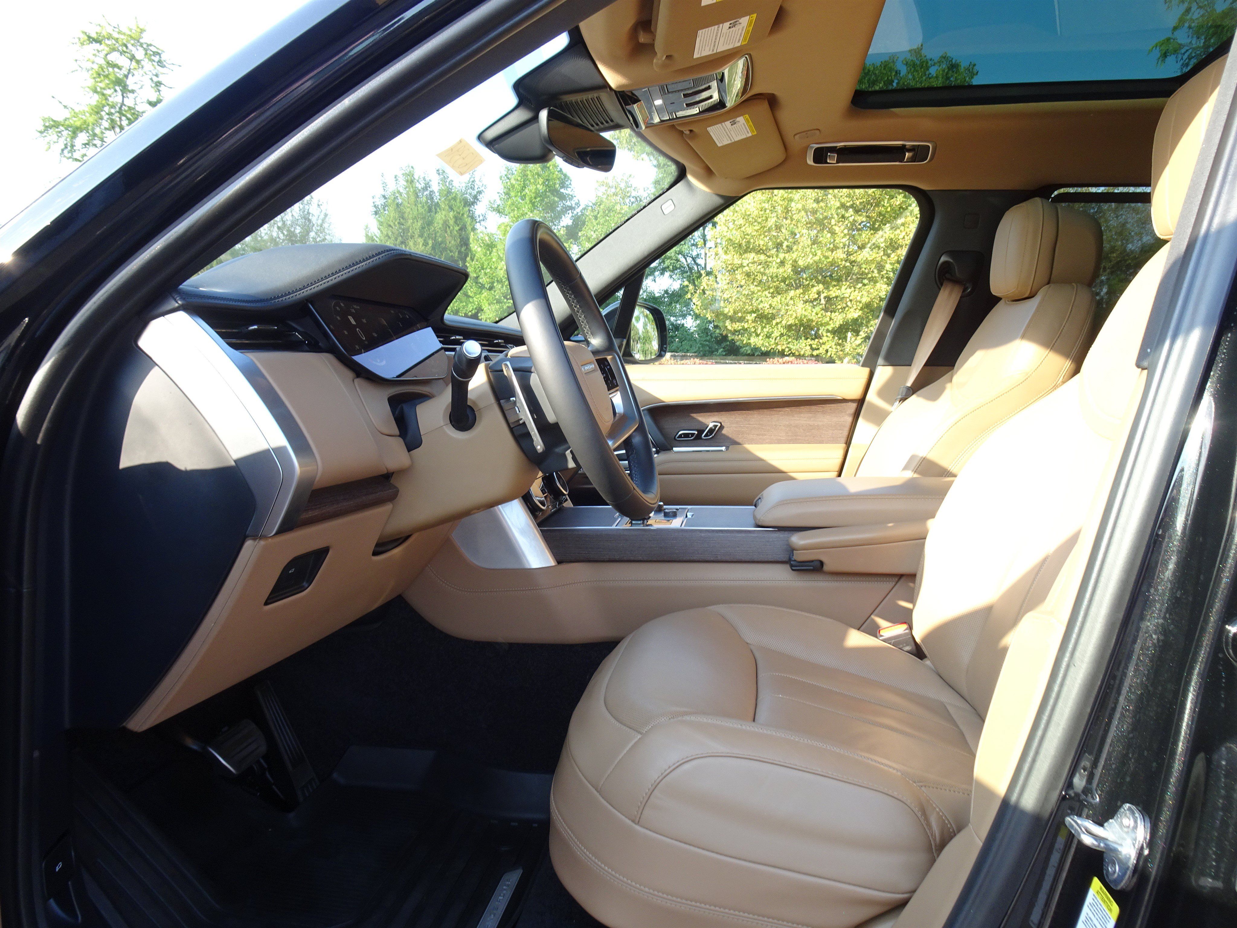 Certified 2023 Land Rover Range Rover Long Wheelbase SE AWD/4WD image 9