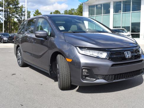 New 2026 Honda Odyssey Touring image 3