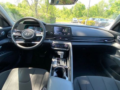 New 2026 Hyundai Elantra Hybrid FWD image 27
