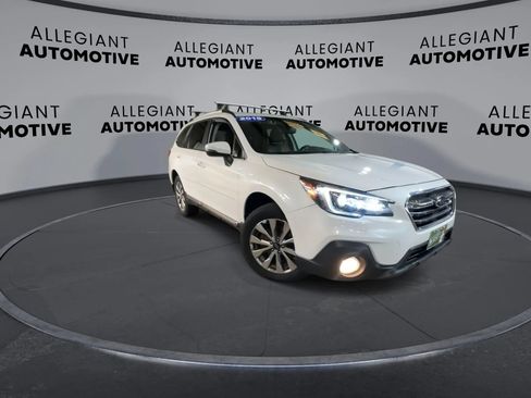 Used 2018 Subaru Outback 3.6R Touring w/ Popular Package #3 AWD/4WD image 4