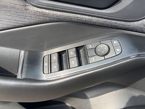 Used 2023 Nissan Rogue S AWD/4WD image 10