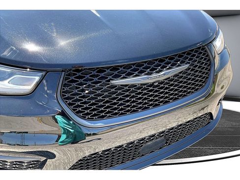 Certified 2025 Chrysler Pacifica Limited FWD image 55