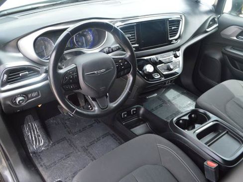 Used 2018 Chrysler Pacifica Touring Plus w/ S Appearance Package FWD image 13