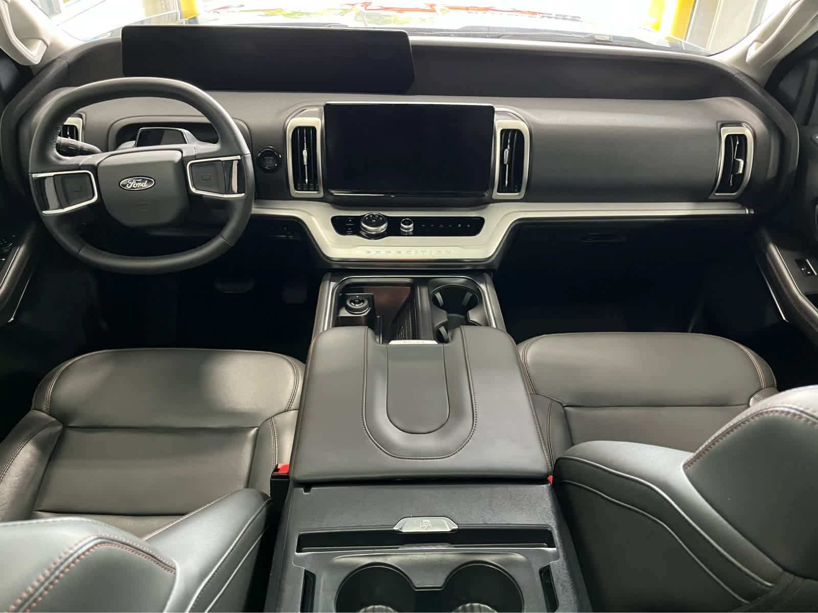 Used 2025 Ford Expedition Active AWD/4WD image 18