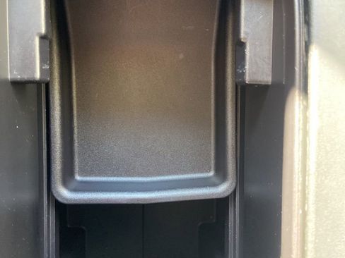 Used 2021 Toyota Highlander XLE AWD/4WD image 33