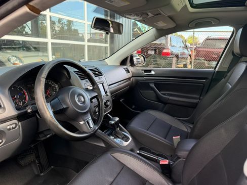 Used 2010 Volkswagen Jetta Wolfsburg Edition FWD image 17