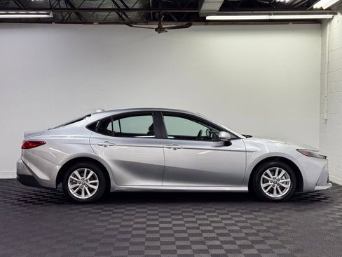 Used 2025 Toyota Camry LE image 4