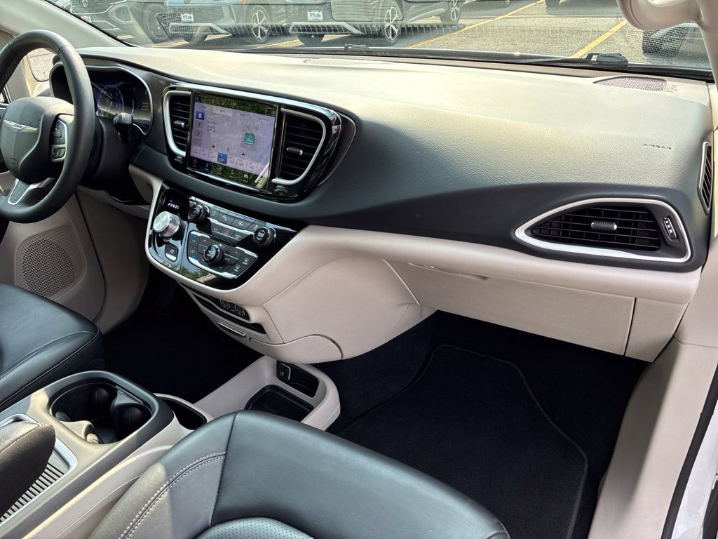 Used 2024 Chrysler Pacifica Touring-L FWD image 38
