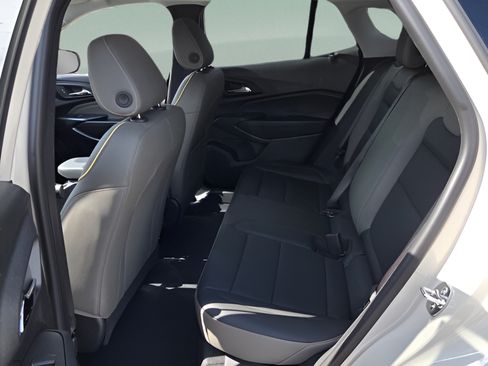 New 2026 Chevrolet Trax ACTIV w/ Sunroof Package FWD image 10