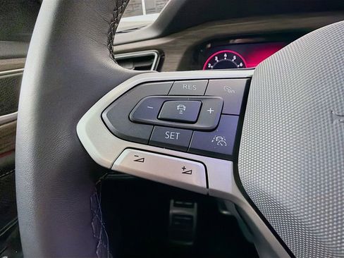 Used 2025 Volkswagen Atlas SEL Premium R-Line image 11